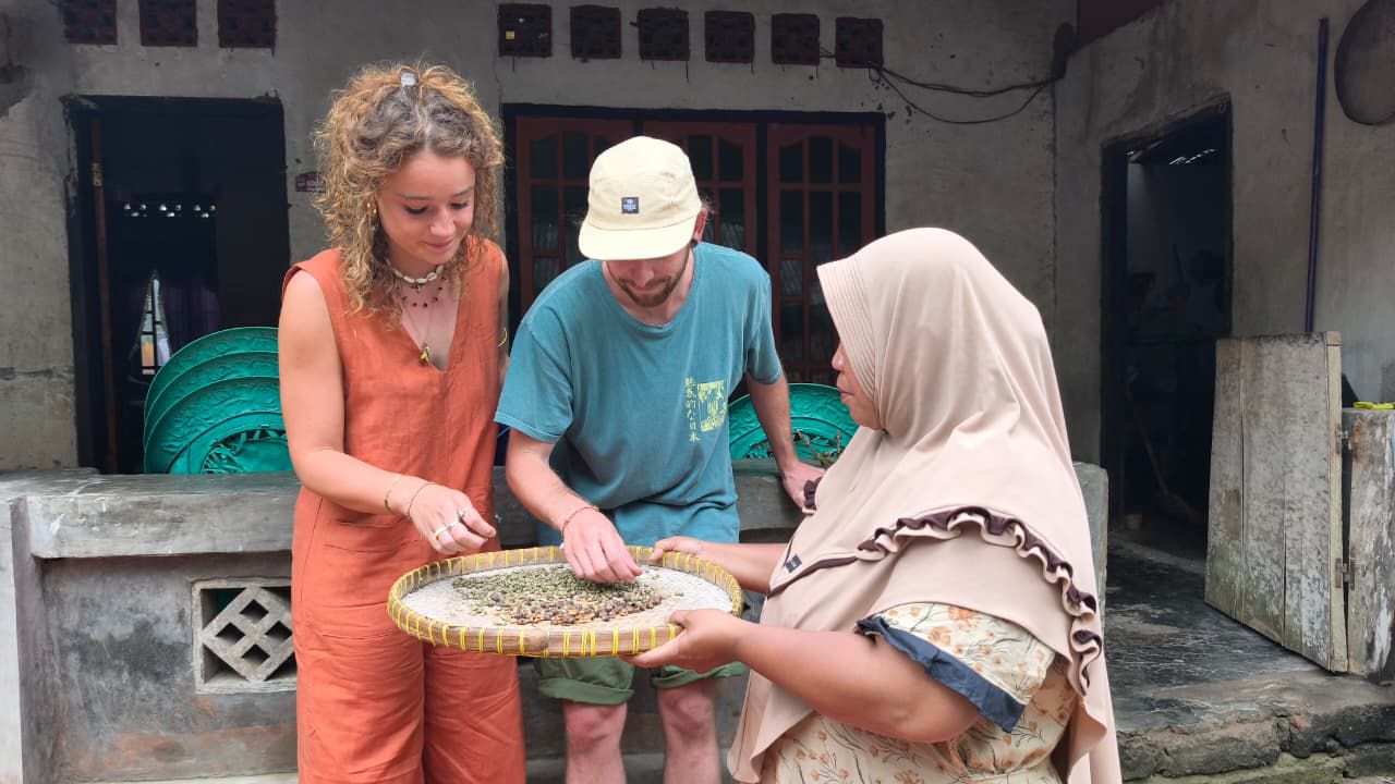 1 Day Lantan's Traditional Coffee Production